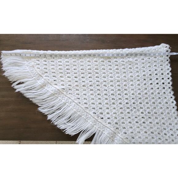 Vintage 60s White Acrylic Crocheted Fringed Shawl Hippy Bohemian Grannycore EUC - Picture 5 of 6